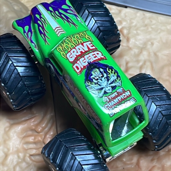 Grave Digger - Picture 2 of 3